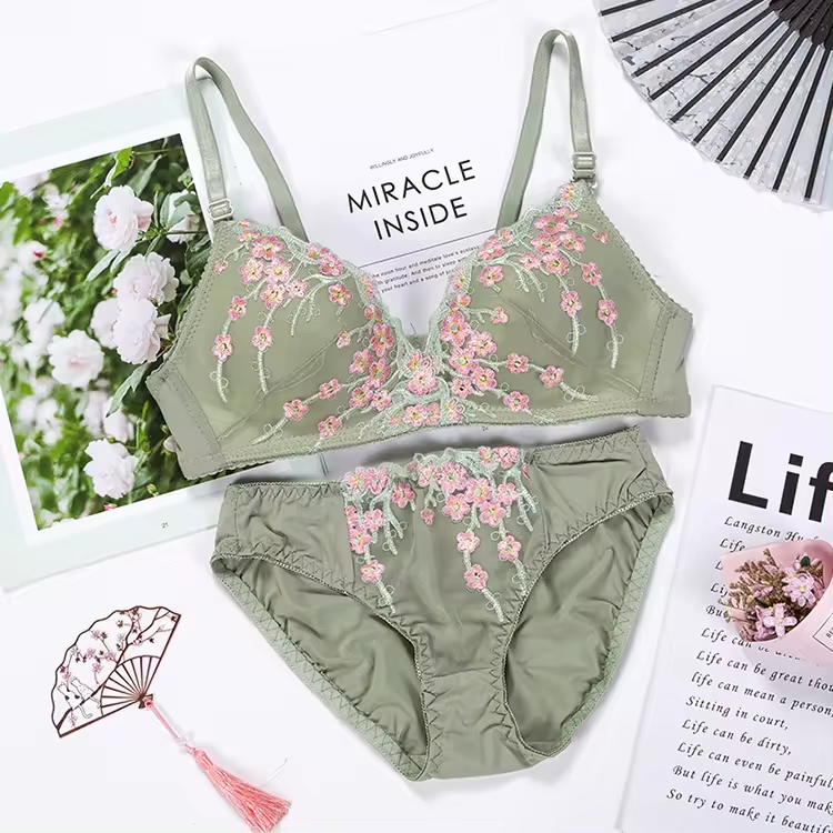 Women's UnderWired Full Cup Lace Multiway Bra with Matching Panty (Set of 4)